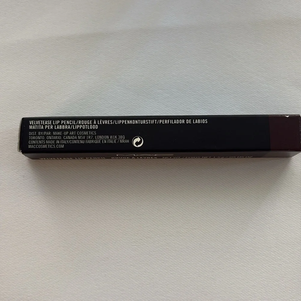MAC Cosmetics Velvetease Lip Pencil